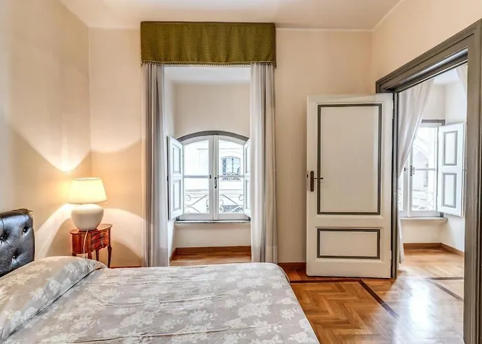 Apartamento Xx Sett: Flat By Barberini Trevi Fountain Roma